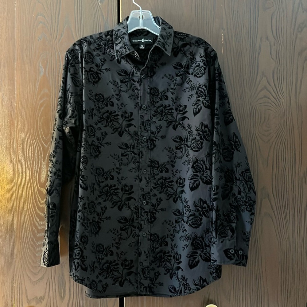 Beverly Hill Polo Club men’s long sleeved black button down shirt. Floral. Small